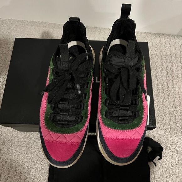 CHANEL Velvet Calfskin Mixed Fibers CC Sneakers 38.5 Dark Pink Green - Picture 3 of 5